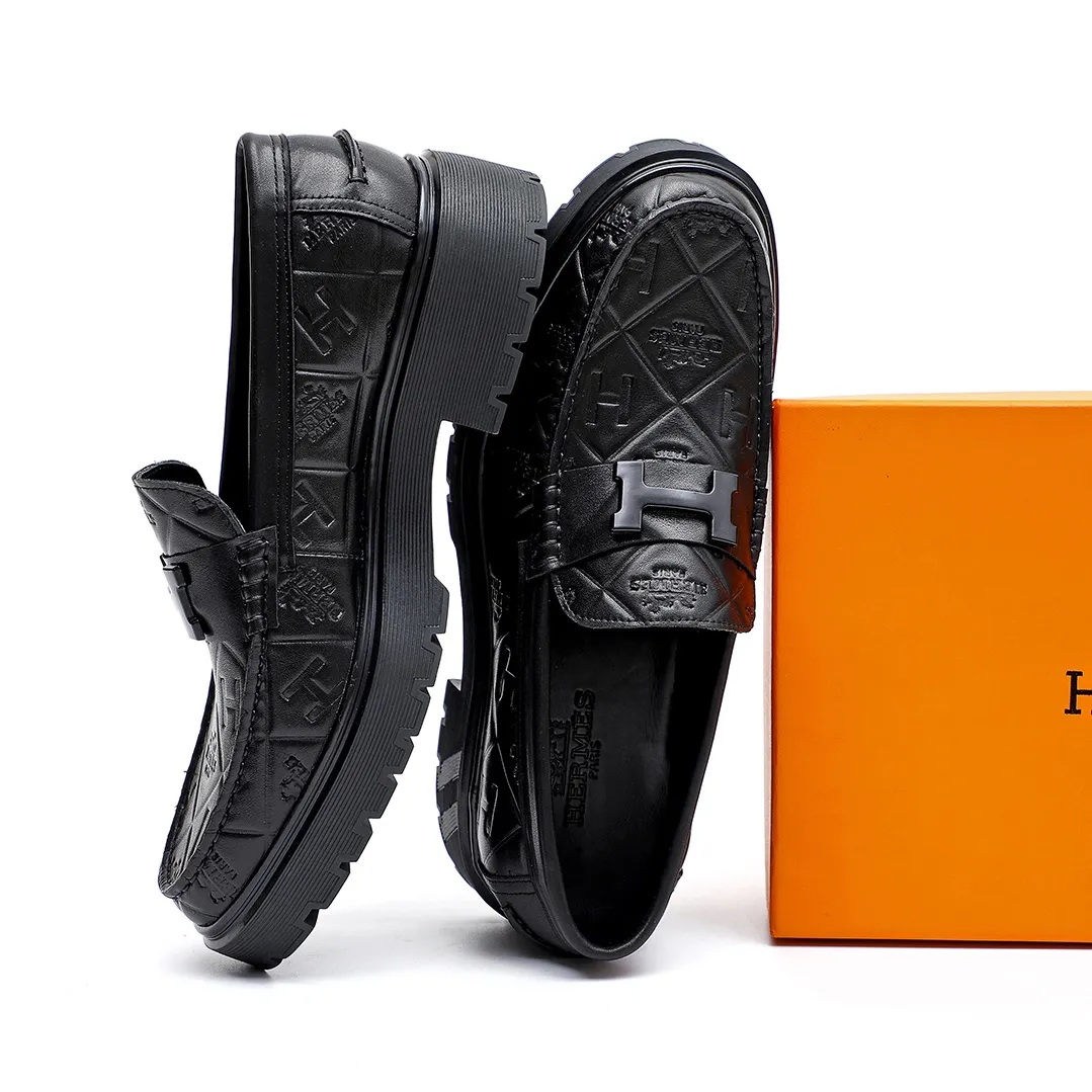 Men's shoes 💰700 💐[HERMES] popular men's shoes counter original items! The world's top brands...Luxury quality...//Fashion and high-end footwear 👍💪🏻...give you a low-key luxury comfort experience👍. The upper is made of pure Italian imported original cowhide embossing. Sweat-absorbent cowhide leather lining. Comfortable and breathable. The original rubber-plastic flower foam light outsole is high-end and classy. Luxurious and noble!! .. OEM factory shipment [Hug] stall.. Original plate. Welcome to taste..39-45 (38.45.46🉑️Customized)